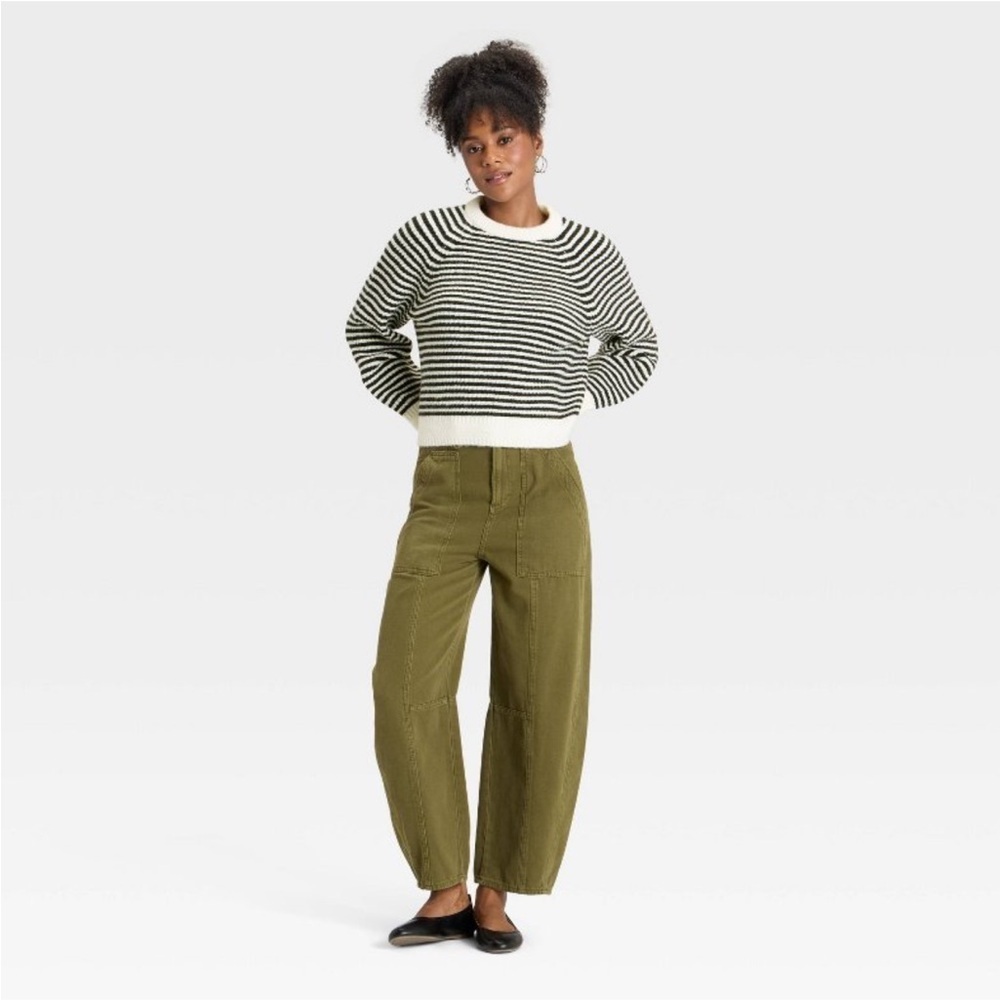 Long Sleeve Cozy Knit
Crewneck Pullover Sweater Black Striped new 🆕